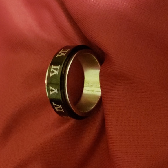 Roman Numerals Spinner Stainless Steel Ring *NWOT* - Picture 3 of 3